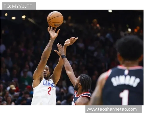 快船与开拓者第四场激战回顾球星表现与战术分析全景呈现